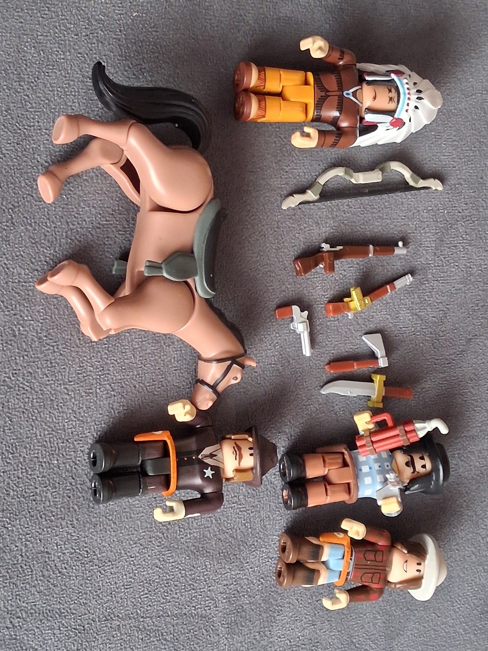 Roblox West Wild Western Adventure Figure Set with Horse - Brown